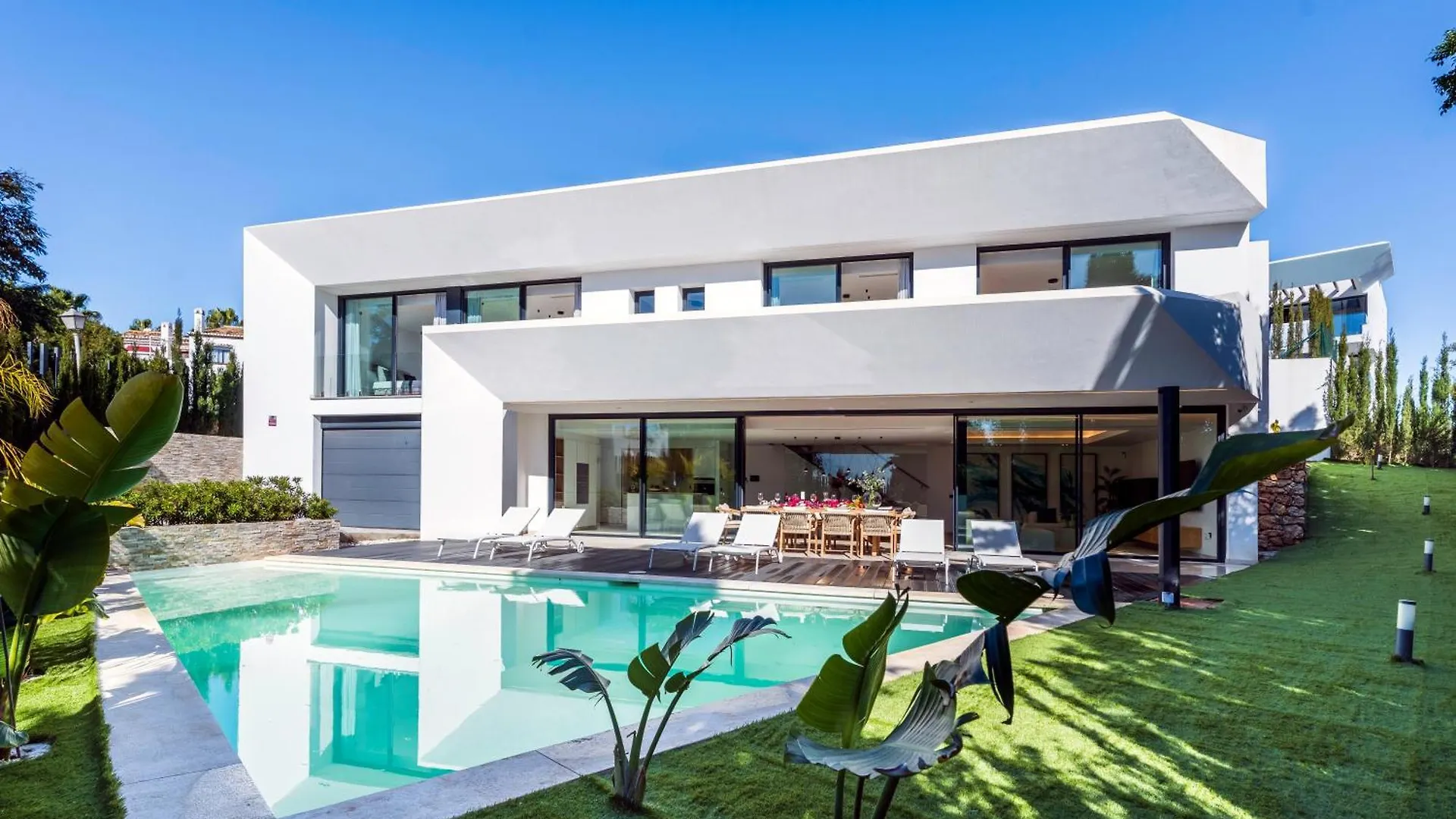 Vacation Marbella I Villa La Moderne, Sparkling Heated Pool, Private Gym, Cine Room, Arcade Machines 0*,  Spanien